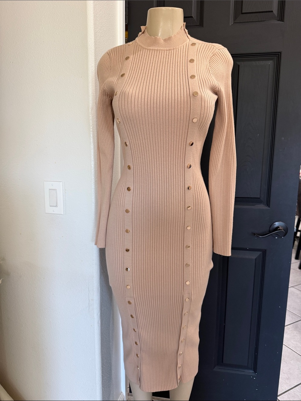 Ribbed Long-Sleeve Midi Dress in Beige size M